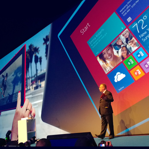 Facebook, Nokia выпускает Lumia 2520, свой первый планшет